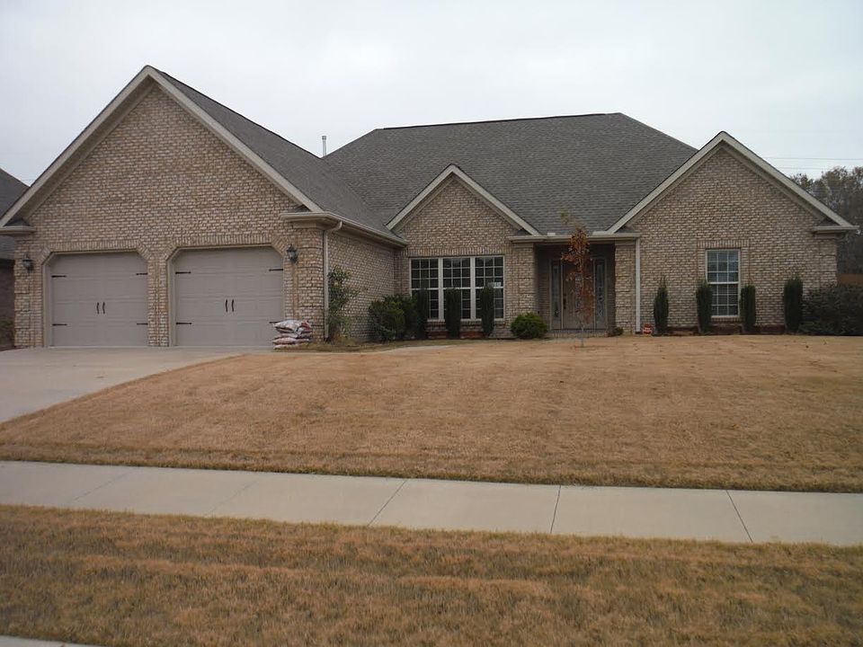 1st image of 210 Oak Brook Dr