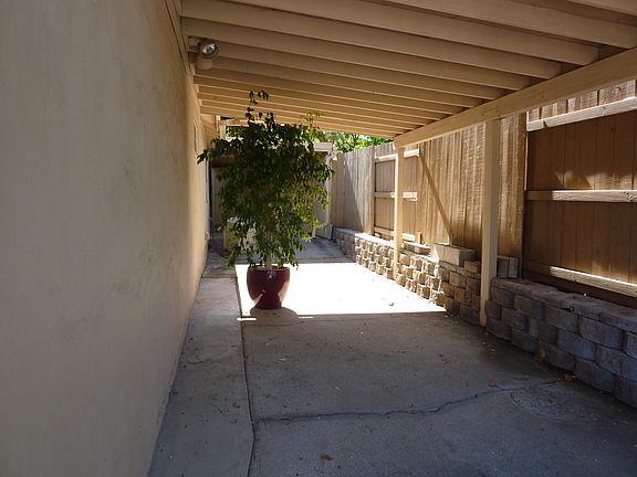 3rd image of 545 Ellen Way
