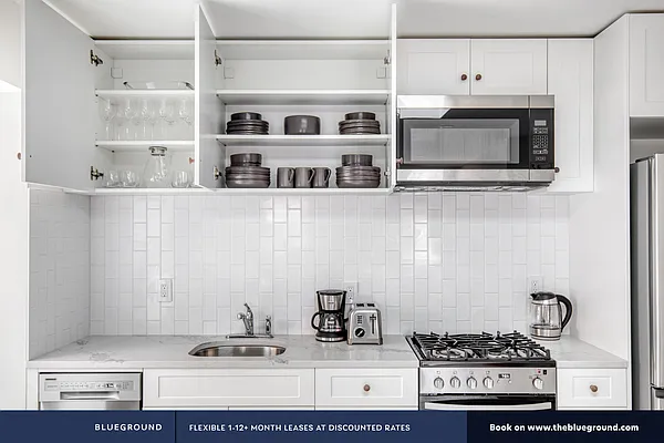 Rented by The Blueground | media 304