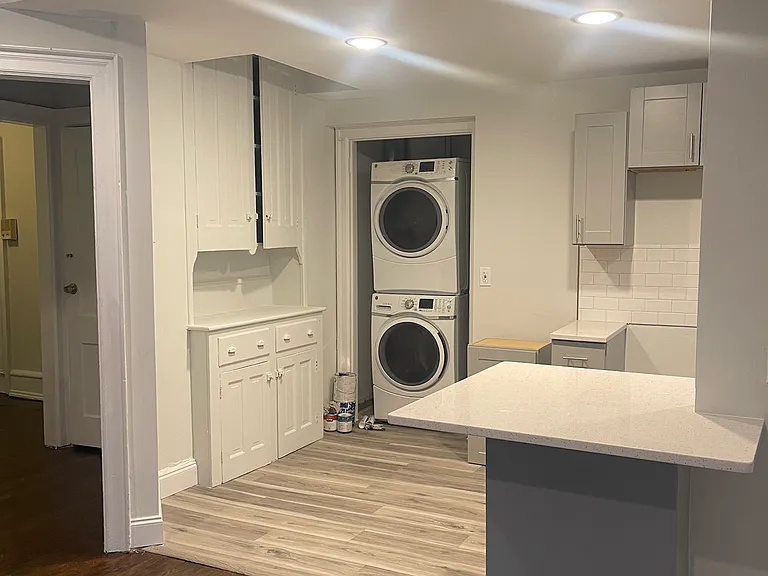 Alexandria Apartments — Photo 21