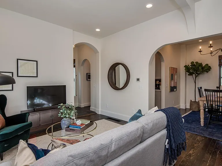 4539 W 33rd Ave — Photo 2