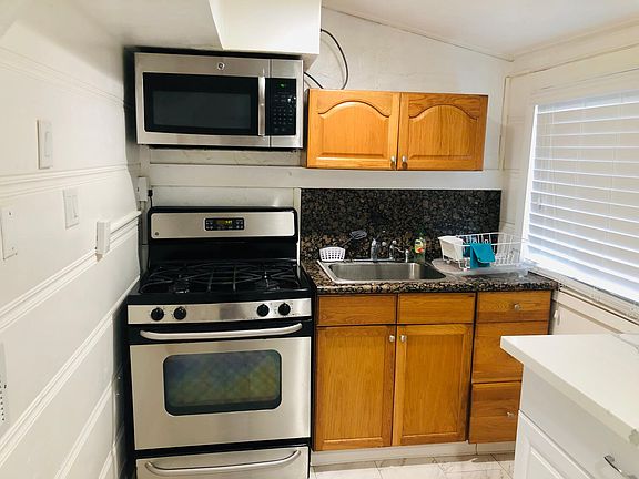 2nd image of 1447 Capuchino Ave