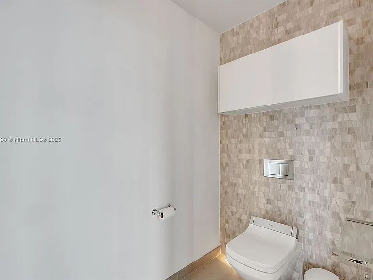 68 SE 6th St #3911 — Photo 11