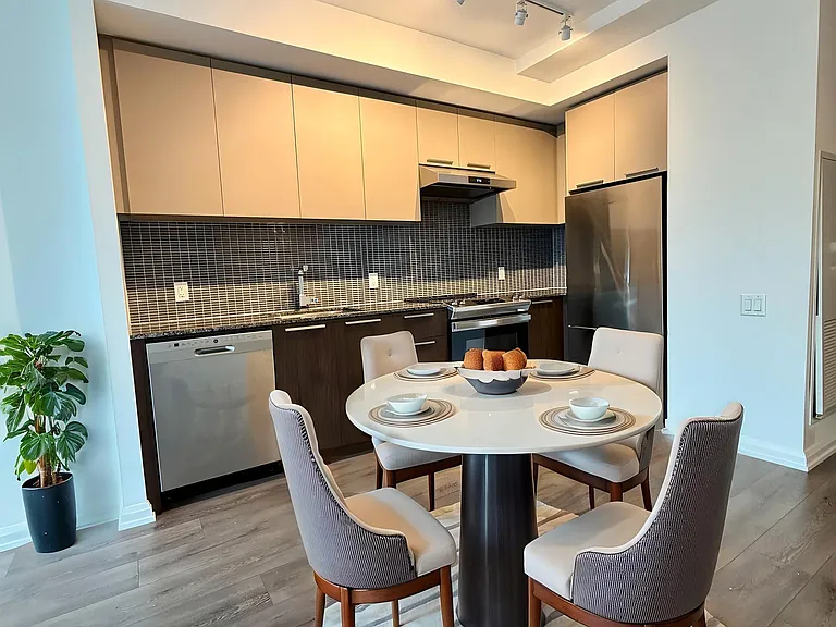 4208 Dundas St W #703 — Photo 3