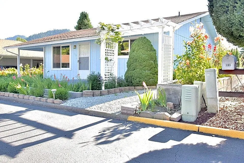 112 Rogue Ln photo 1