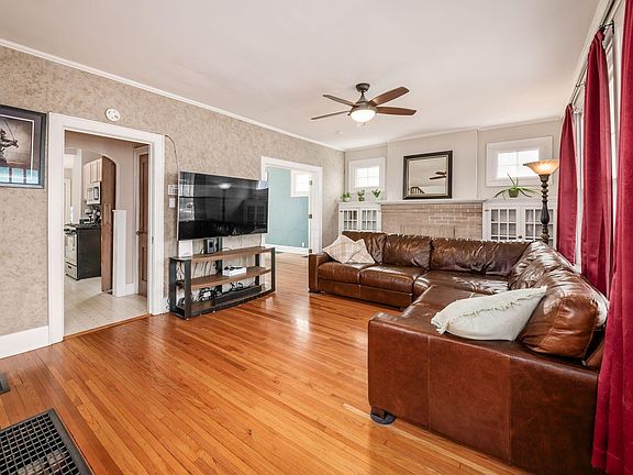 5th image of 415 E Weber Rd