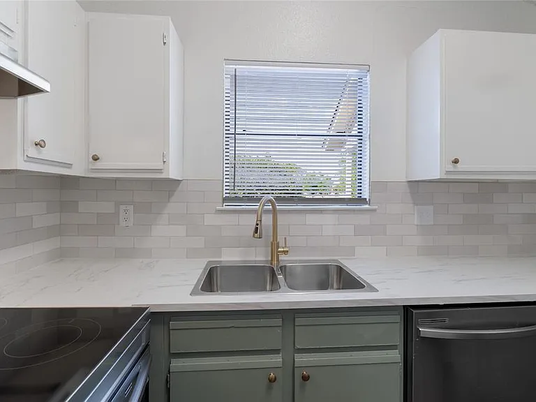 2909 W Slaughter Ln #B — Photo 8