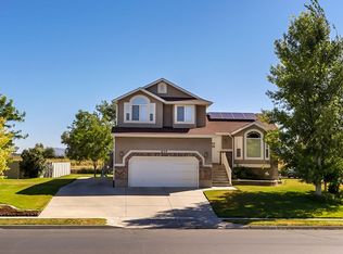 839 S Saint Andrews Dr, Syracuse, UT 84075