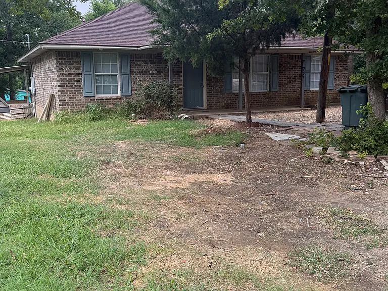 2228 Maple Dr — Photo 1