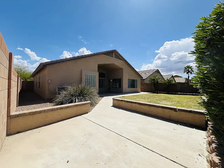 8202 S 47th Ave — Photo 34