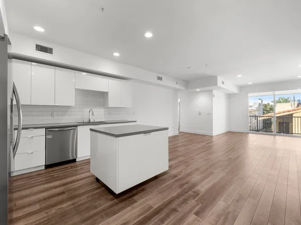 1215 S Bedford