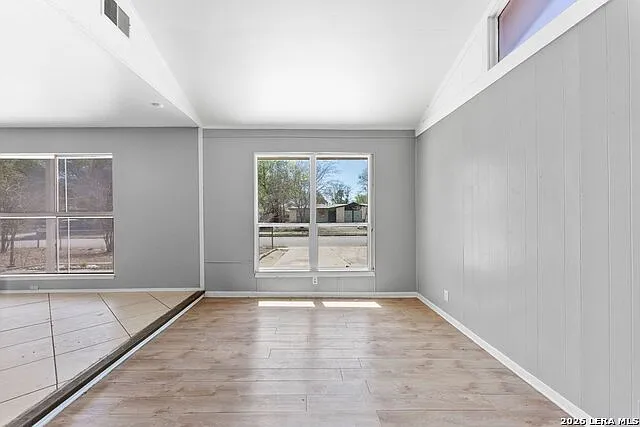 5035 Village Crst — Photo 8