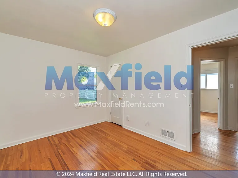1525 E 2100 S — Photo 22