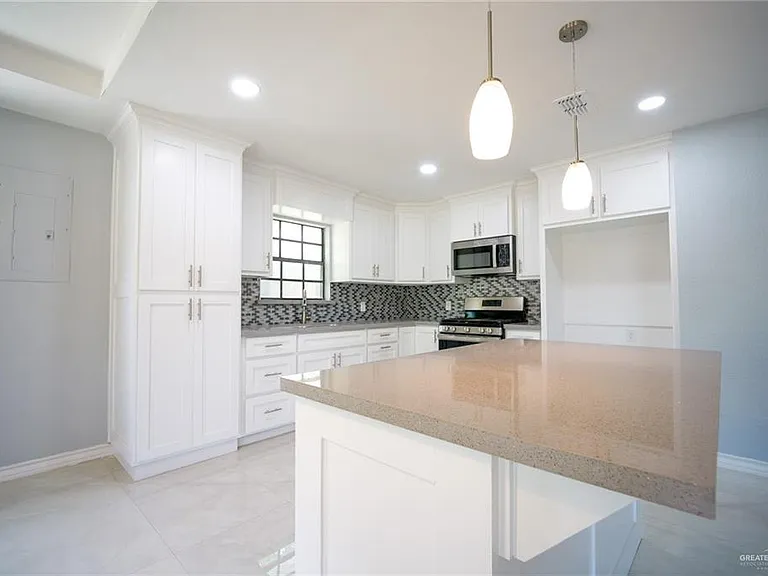 110 N Fir St — Photo 4