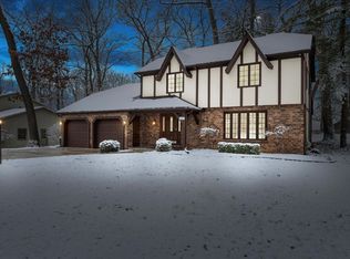 52063 Woodridge Dr, South Bend, IN