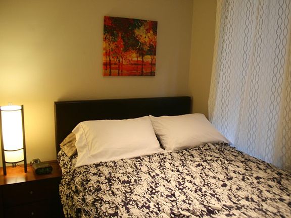 2nd image of 3249 N Hoyne Ave #2
