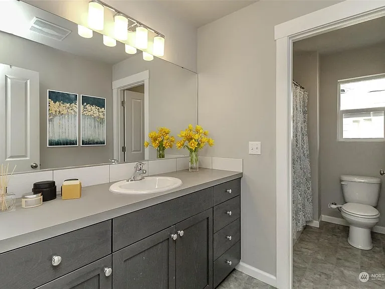 Common Bathroom in Floor-2