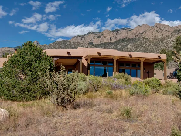 636 Cougar Loop NE, Albuquerque, NM 87122