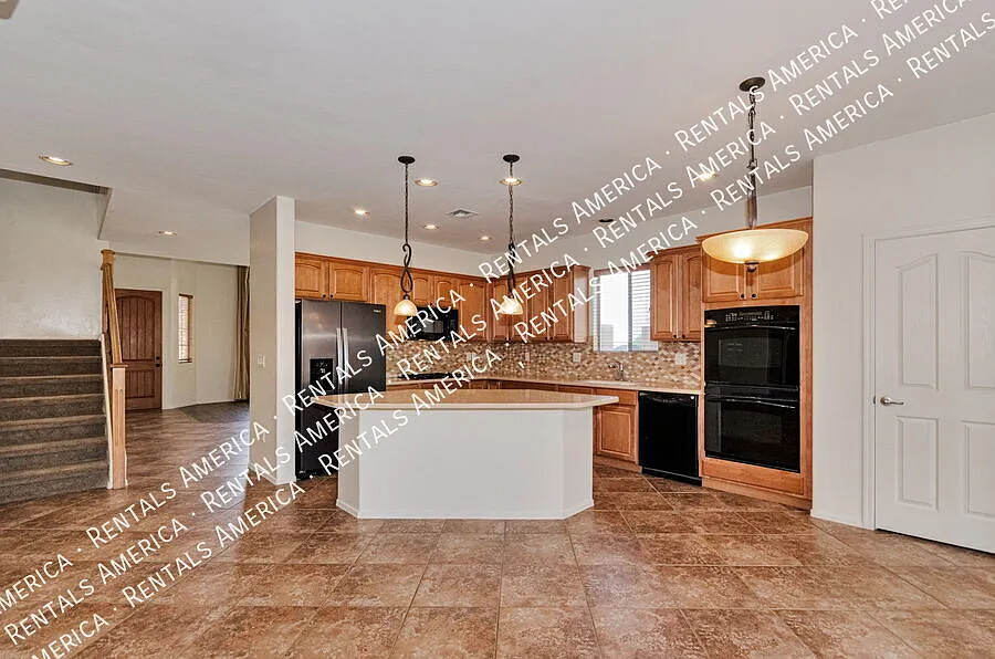 89 E Brearley Dr