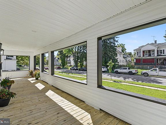 3rd image of 3606 Fairview Ave