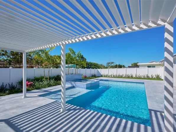 426 SE 3rd St, Dania, FL 33004