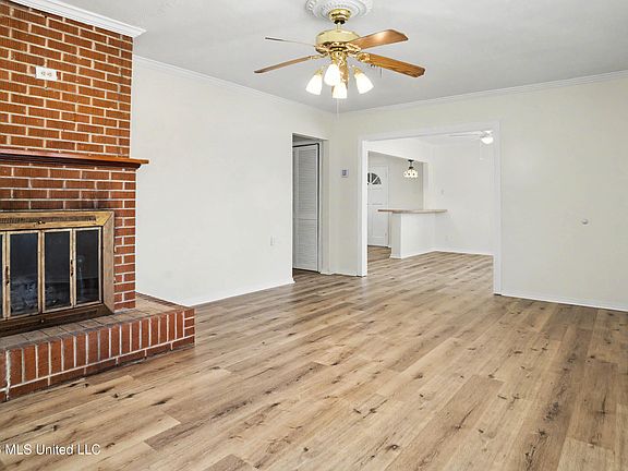 4th image of 805 Bouslog St