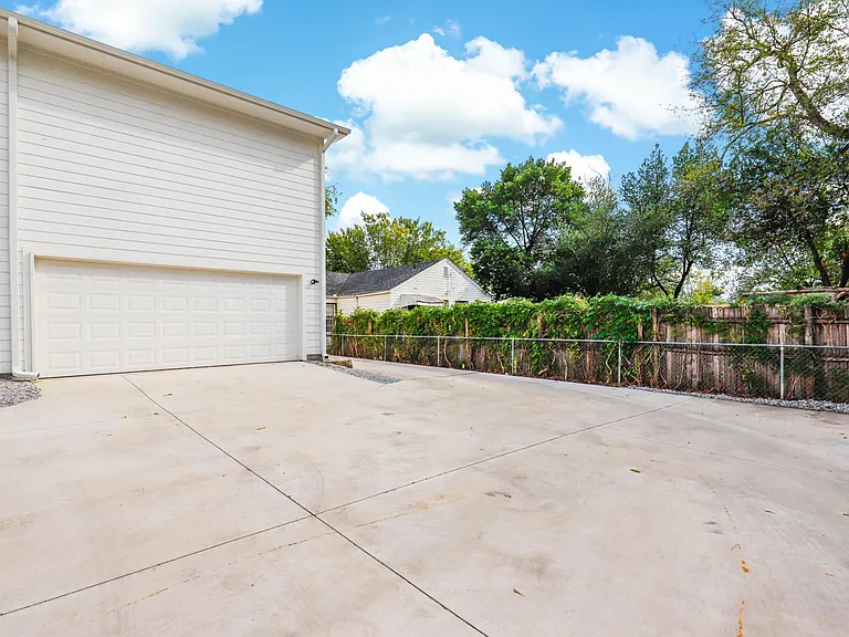 228 Sunset Ln — Photo 40