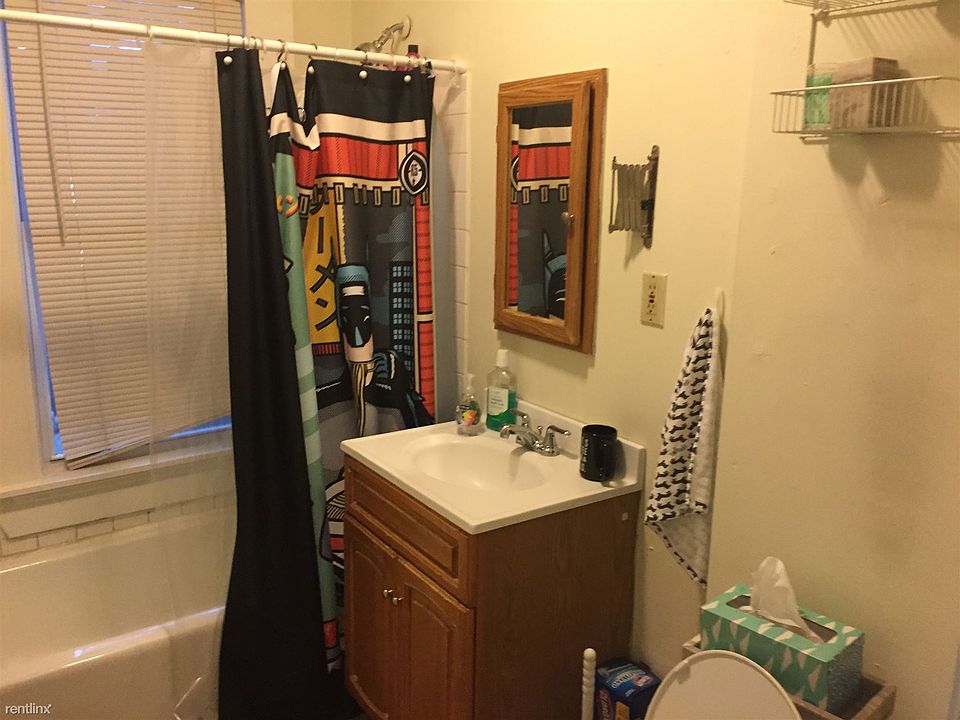 2nd image of 132 1/2 Oxford St APT 11