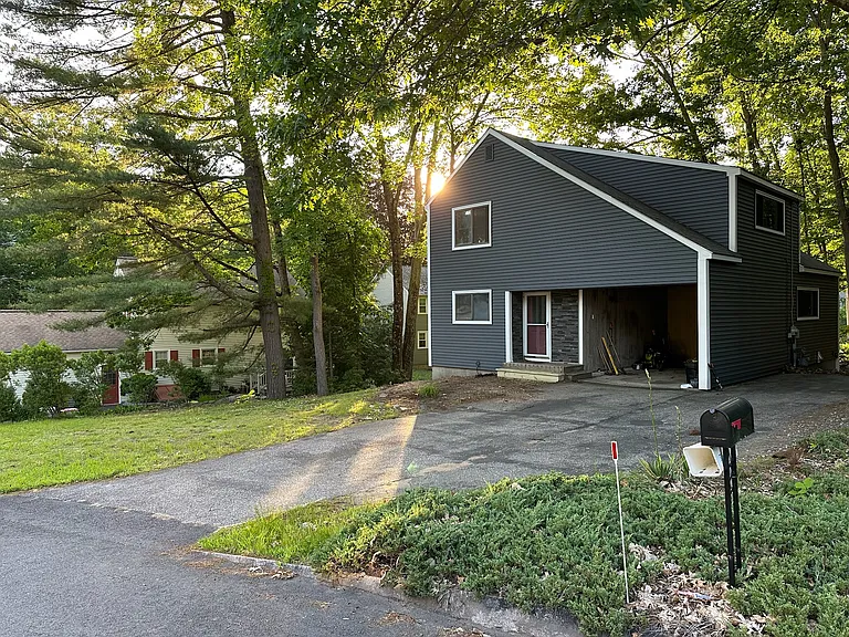 4 Clergy Cir — Photo 1