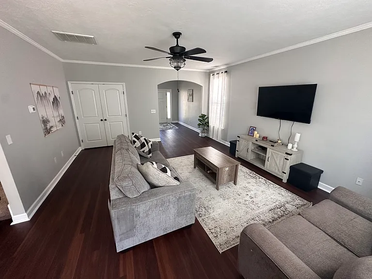 511 Sebastian Dr — Photo 6