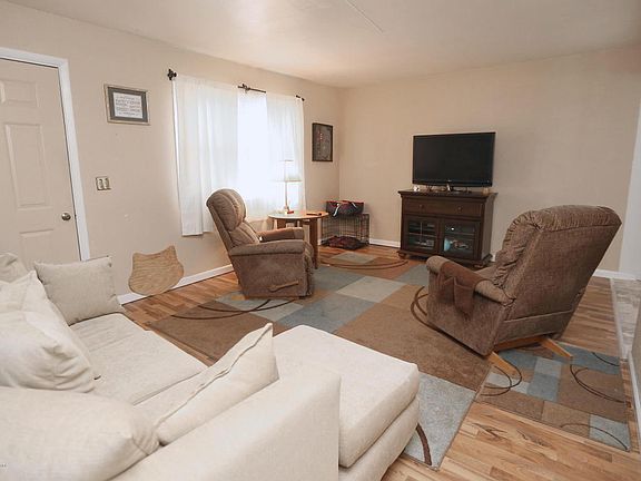 5th image of 610 Harriet Ave