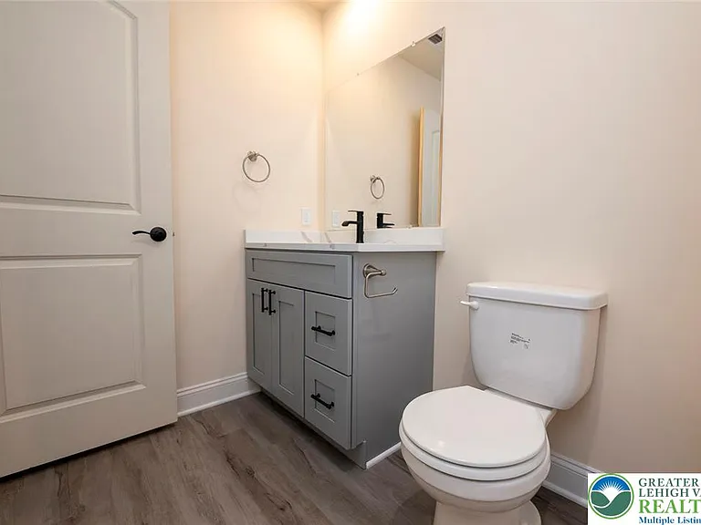 160 William St — Photo 18