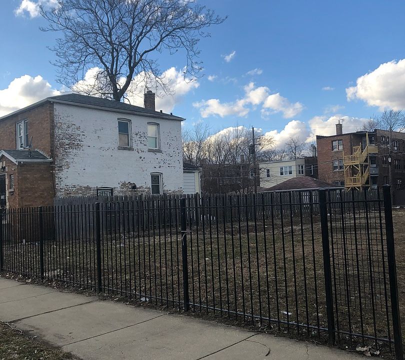 2nd image of 1340 E 73rd St