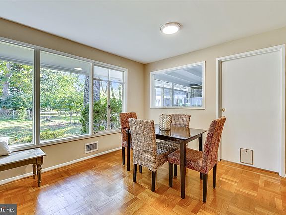 4th image of 10111 Parkwood Ter