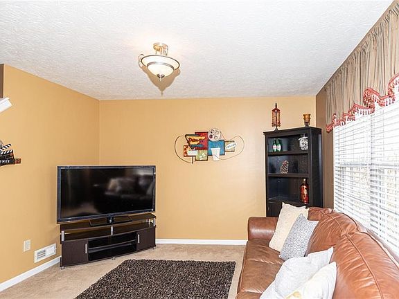 2nd image of 2594 Foxtail Dr