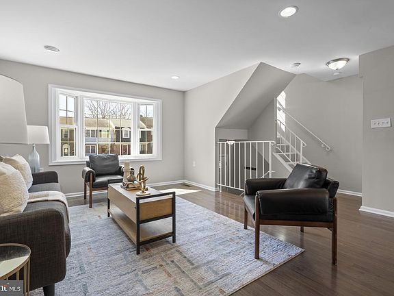 3rd image of 3050 Seminole Rd