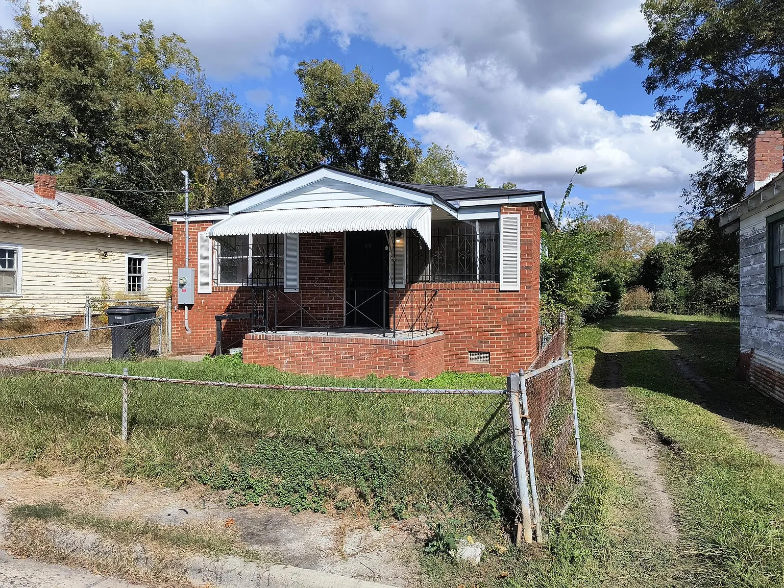 4 bed, 1500 sqft, $1,300 — Photo 1