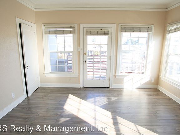 3rd image of 1626 1/2 W 48th St #10591133