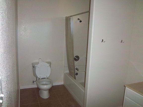 4th image of 1009 York St #Studio