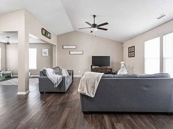 4th image of 10394 Kings Gap Way