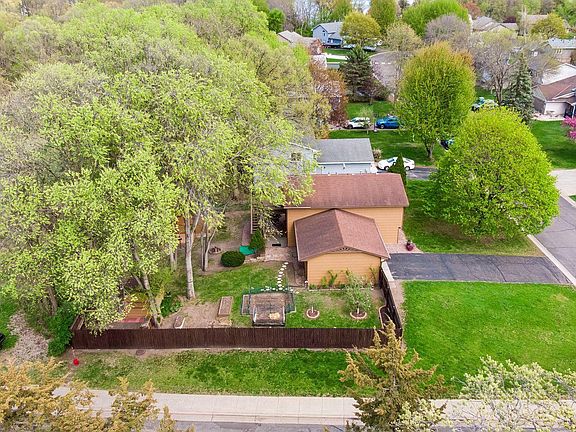 3rd image of 202 Elm Creek Rd