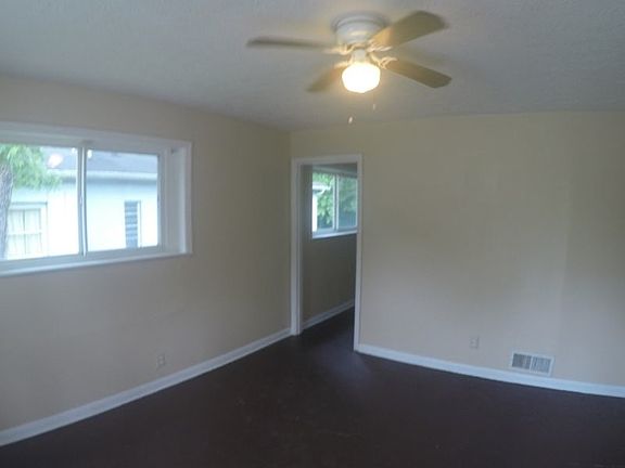 4th image of 2842 Burbank Ave