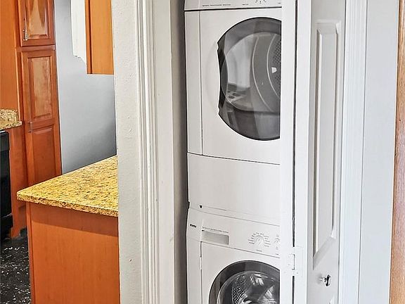 4th image of 2414 Longview St APT 206