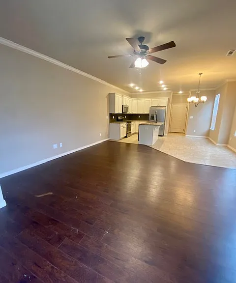1049 N Leverett Ave — Photo 5