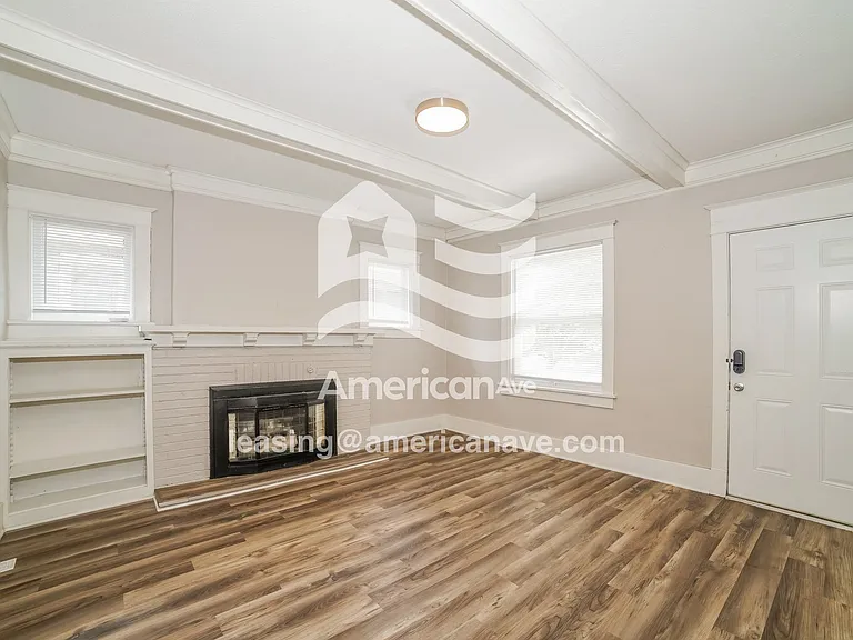 1346878_005_wm_-_living_room_12967831.jpg