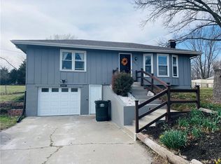 24417 139th St, Leavenworth, KS 66048