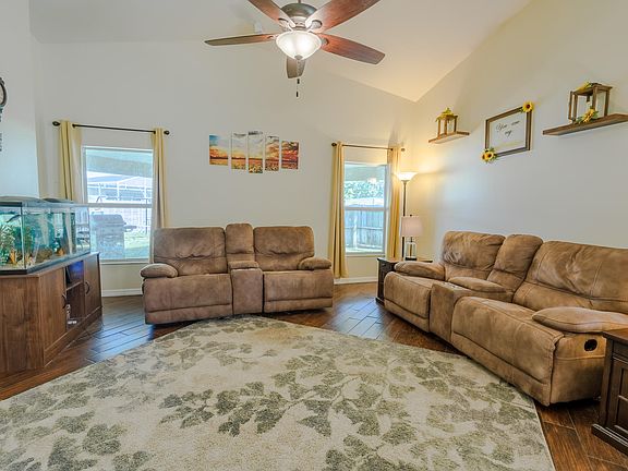 4th image of 3022 Vista Palm Dr