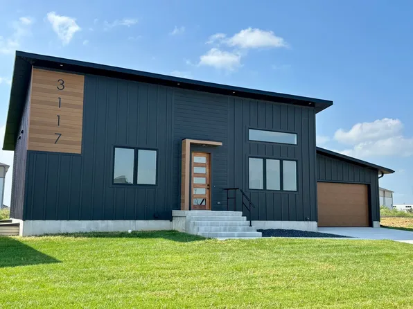 3117 Frahm Ln, Hastings, NE 68901