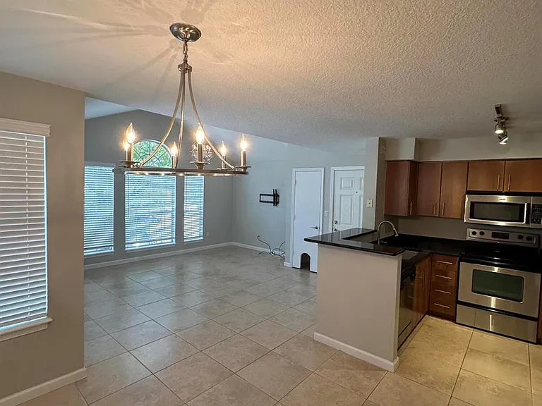 1050 Crystal Way #H — Photo 7