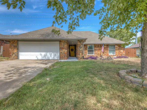 512 W Roanoke St, Broken Arrow, OK 74011